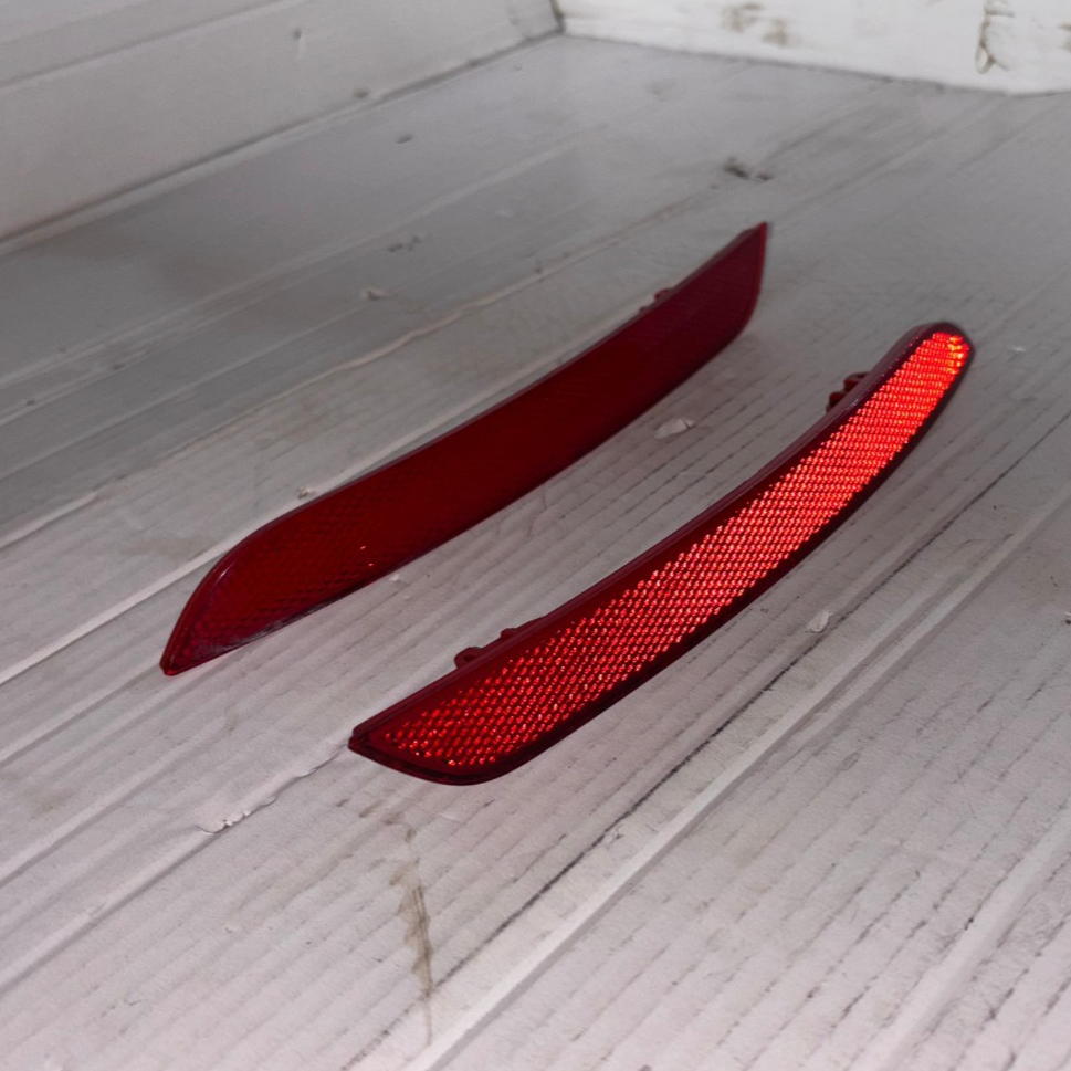 BMW F30 REAR BUMPER REFLECTORS LEFT RIGHT 7301187 7301188 SET