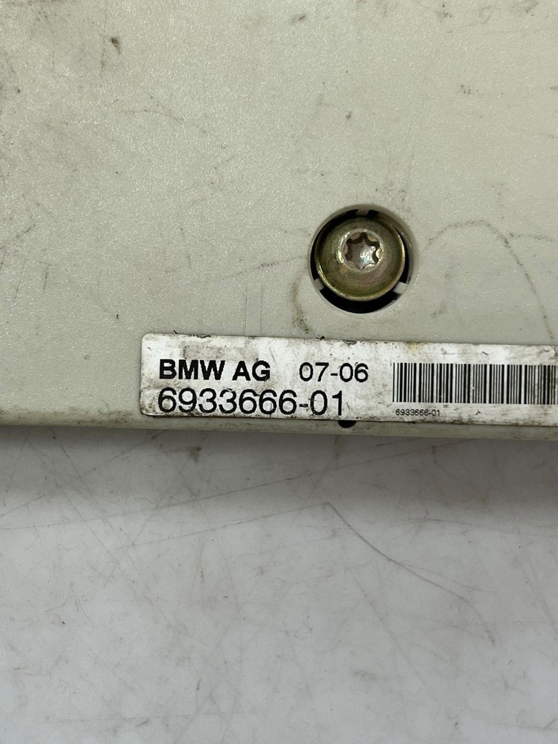 BMW 7 Series E65 E66 radio signal Antenna Amplifier Diversity 6933666 OEM