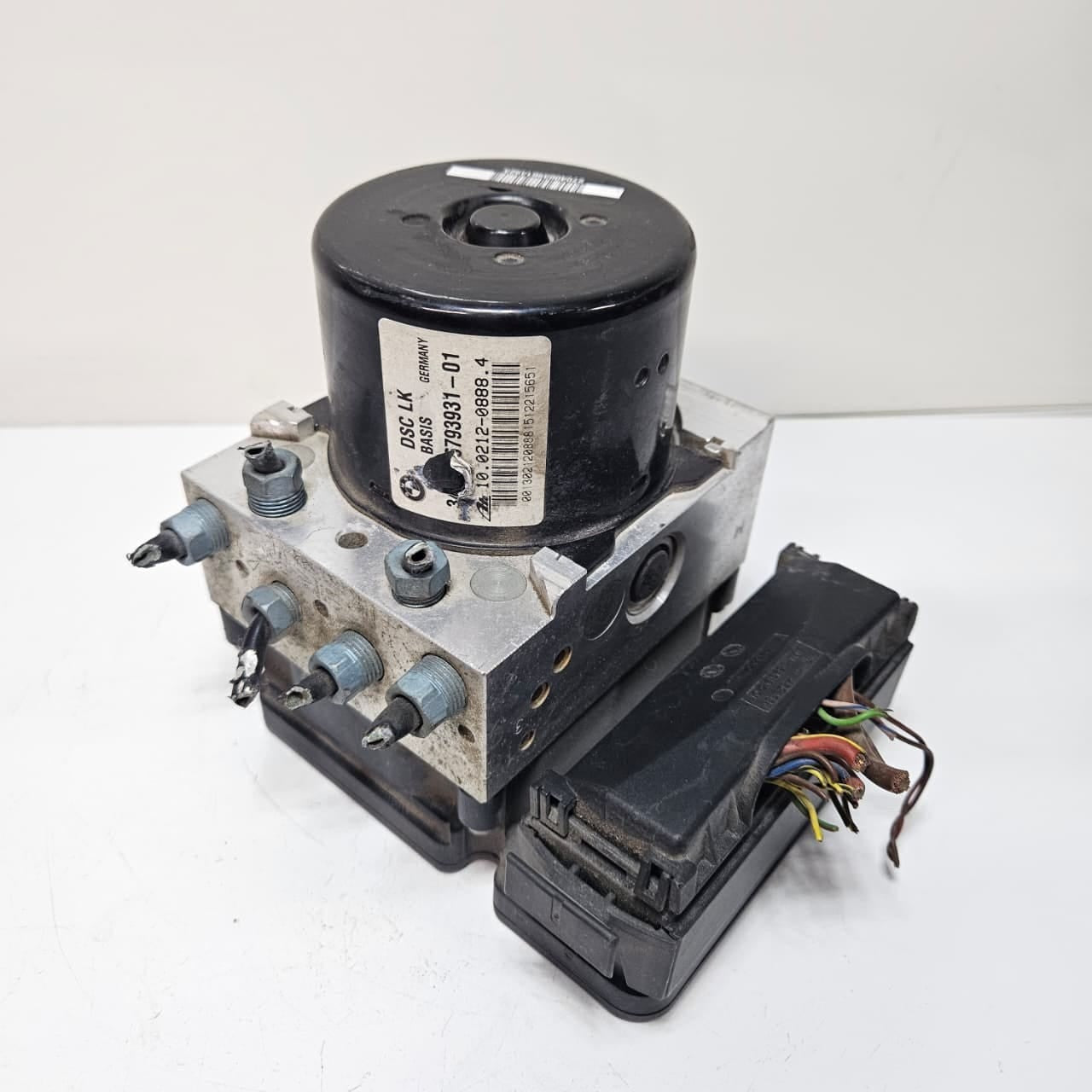 2012-2013 BMW 3 Series F30 320i 328i 335i ABS Pump Control Module 6793936