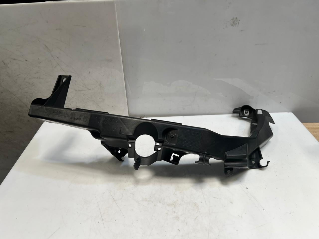 2006-2008 BMW 325i 3 Series E90 E91 Headlight Mounting Bracket LEFT 7116707 OEM
