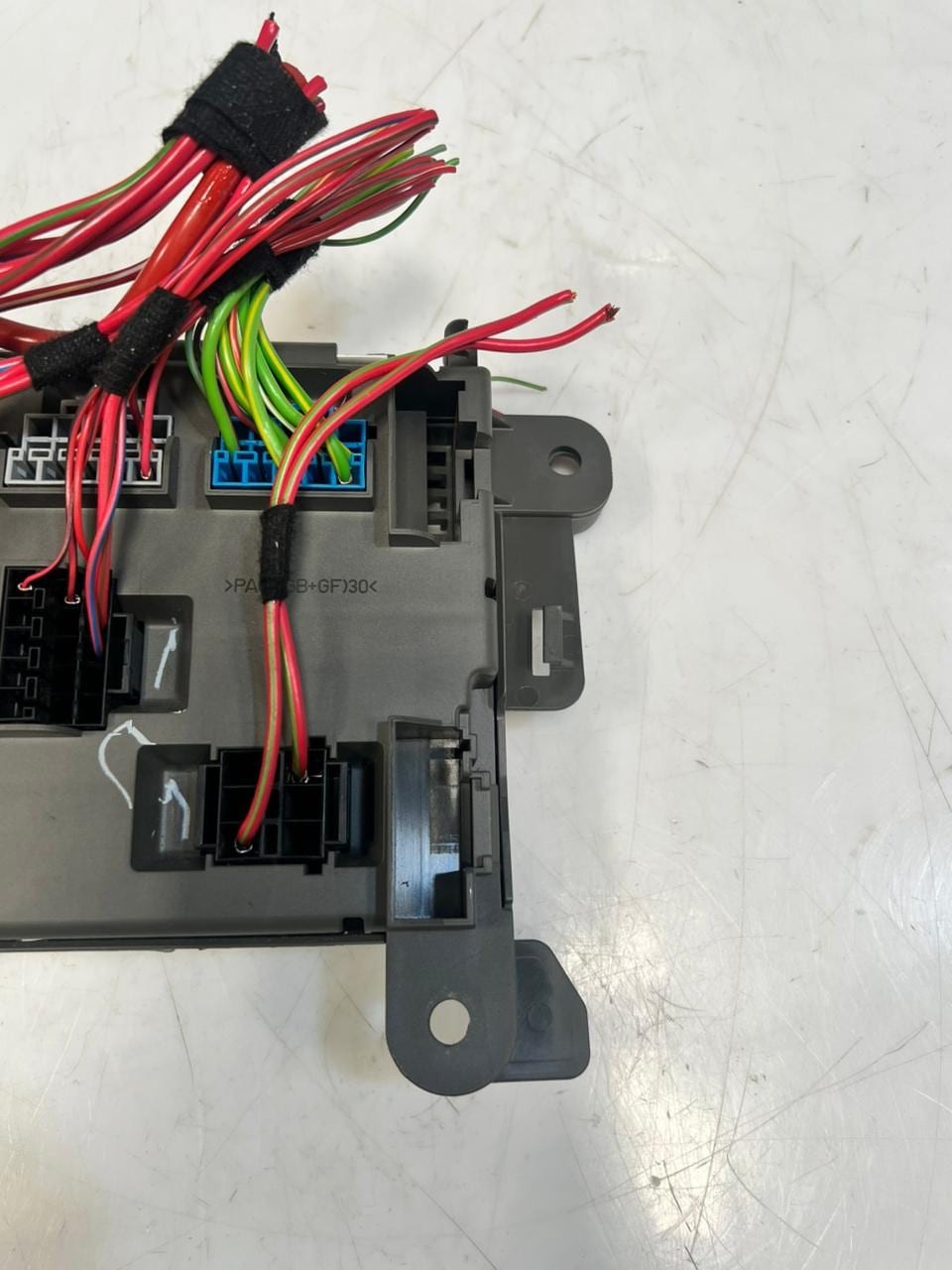 2007-2014 BMW X5 E70 and X6 E71 Rear Power Distribution Fuse Box 6931687 OEM