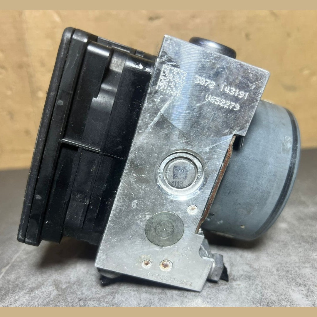 14-18 Mercedes W205 C-Class ABS Anti Lock Brake Pump Module A205 9012800 OEM