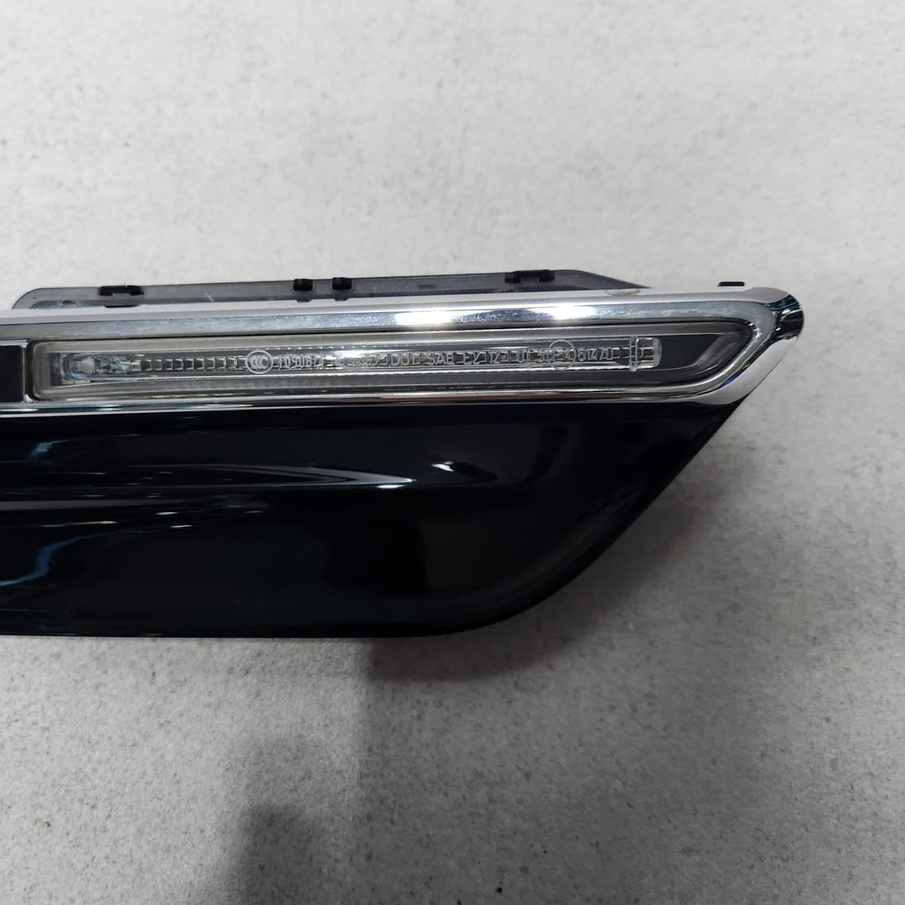 2012-2018 BMW M6 Front Fender Side Marker Light 8050519 M6 F06 F12 F13