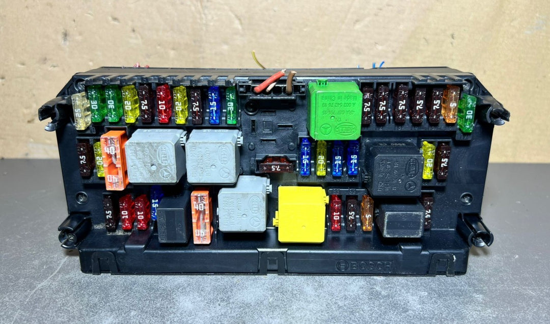 10-16 Mercedes-Benz W212 W204 Front SAM Module Relay Fuse Box A212 9003314 OEM