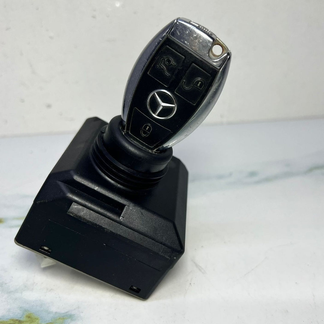 2009-2016 Mercedes-Benz E300 Ignition Switch With Key A212 9055600 E-Class W212