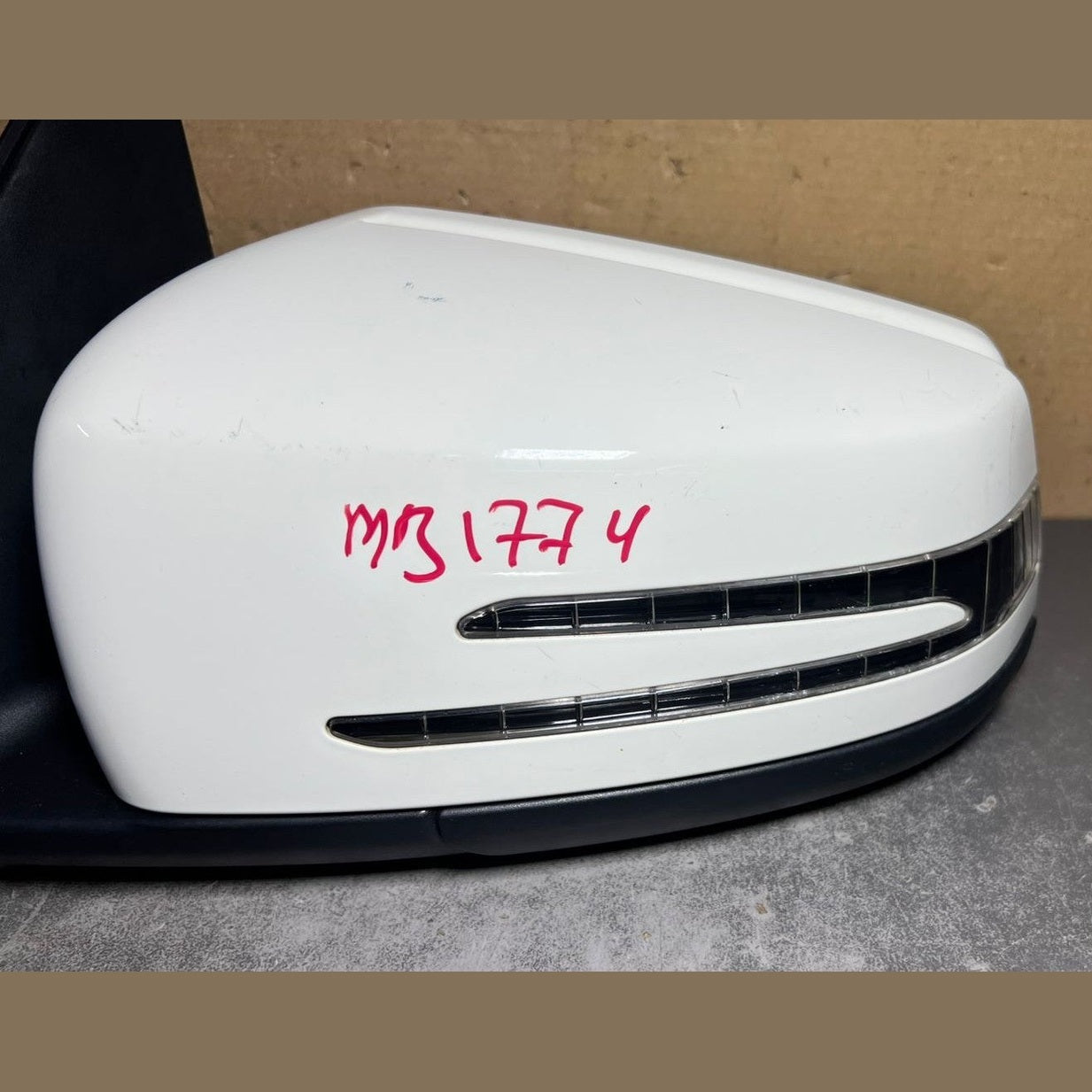 2010-1012 Mercedes-Benz W204 C-Class Left Side Mirror Foldable W/ Signal Light