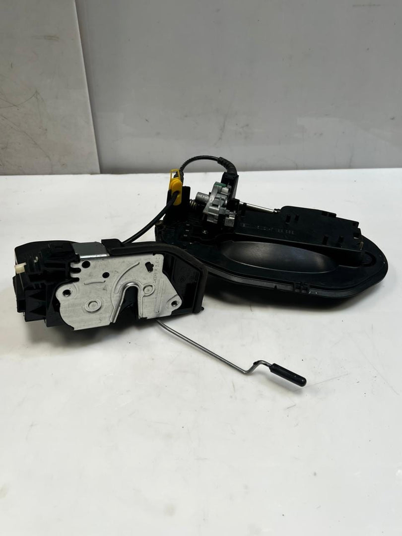 2008-2009 BMW E60 FRONT Left Exterior Door Handle Carrier REGULATOR 7199555 OEM