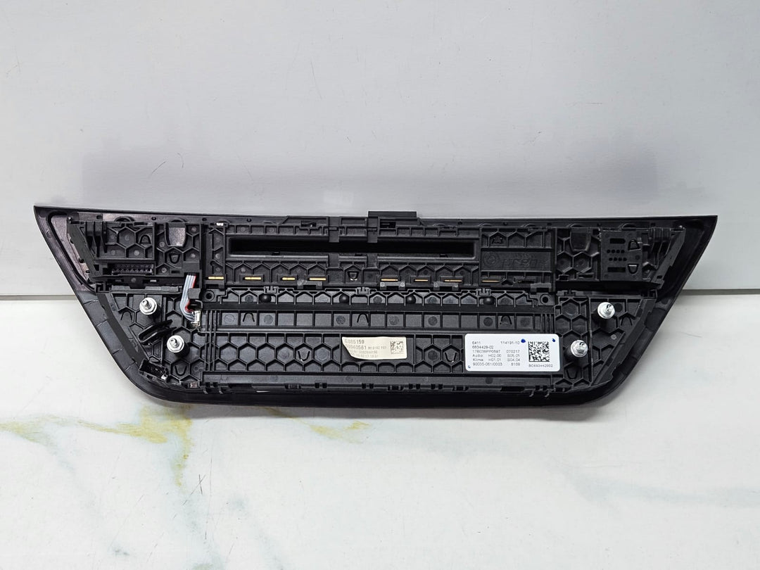 2017-18 BMW 540i G30 G31 Front Dash AC Heater Climate Control Unit Panel 6834429