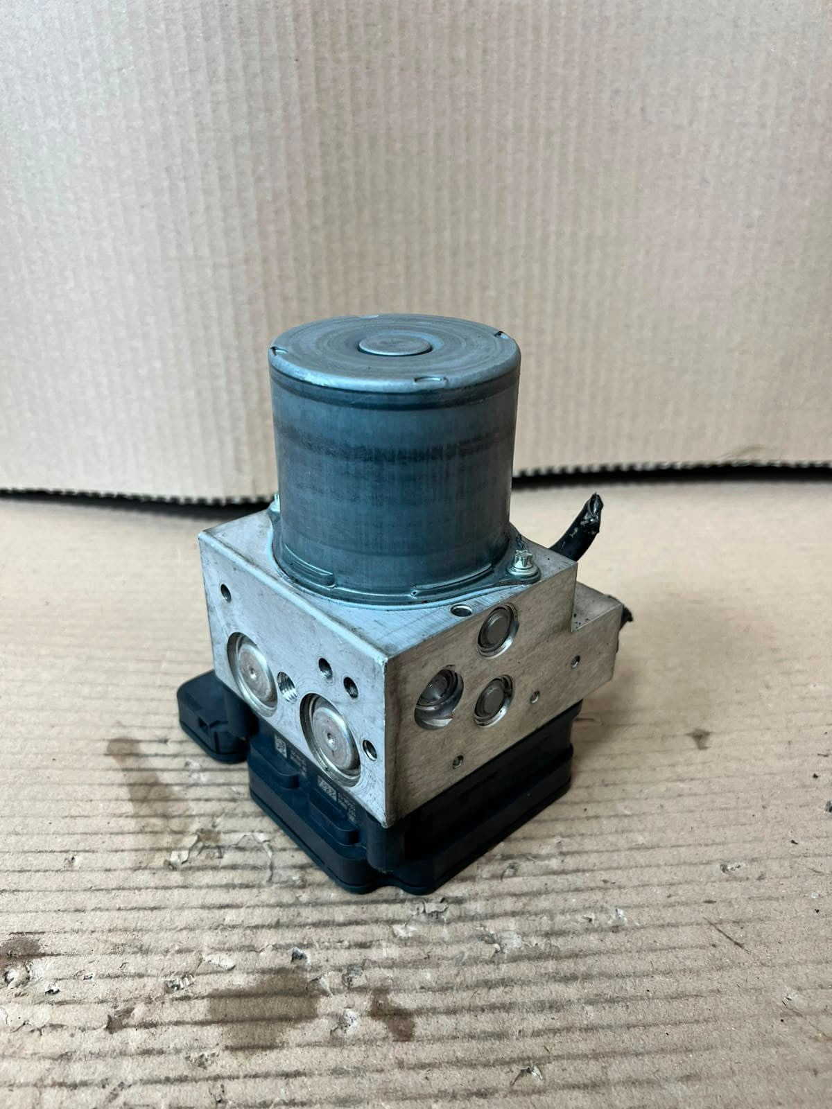 2012-2016 BMW F10 F11 F01 F13 535i ABS Pump Anti-Lock Brake Module 6853400