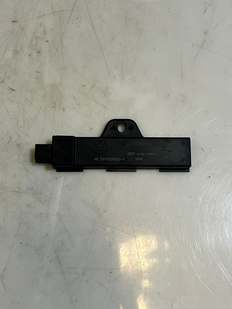 2014-2019 BMW F10, F25 X3, and F97 X3 Keyless Entry Antenna 9220832 OEM