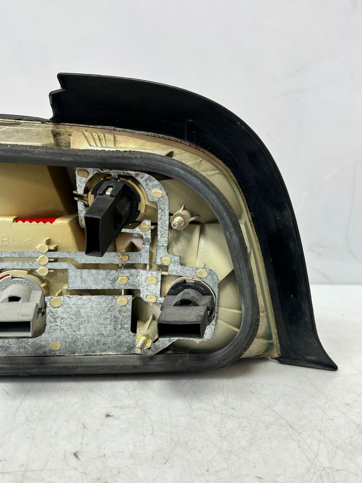 1994 BMW E36 318i 323i 325i 328i M3 REAR Tail Light LEFT RIGHT 8353272 8368337
