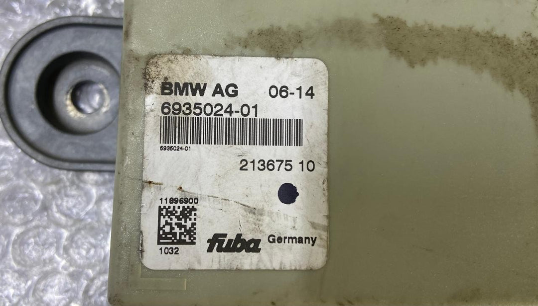 OEM BMW X5 E70 Radio Antenna Amplifier Control Module Unit 6935024