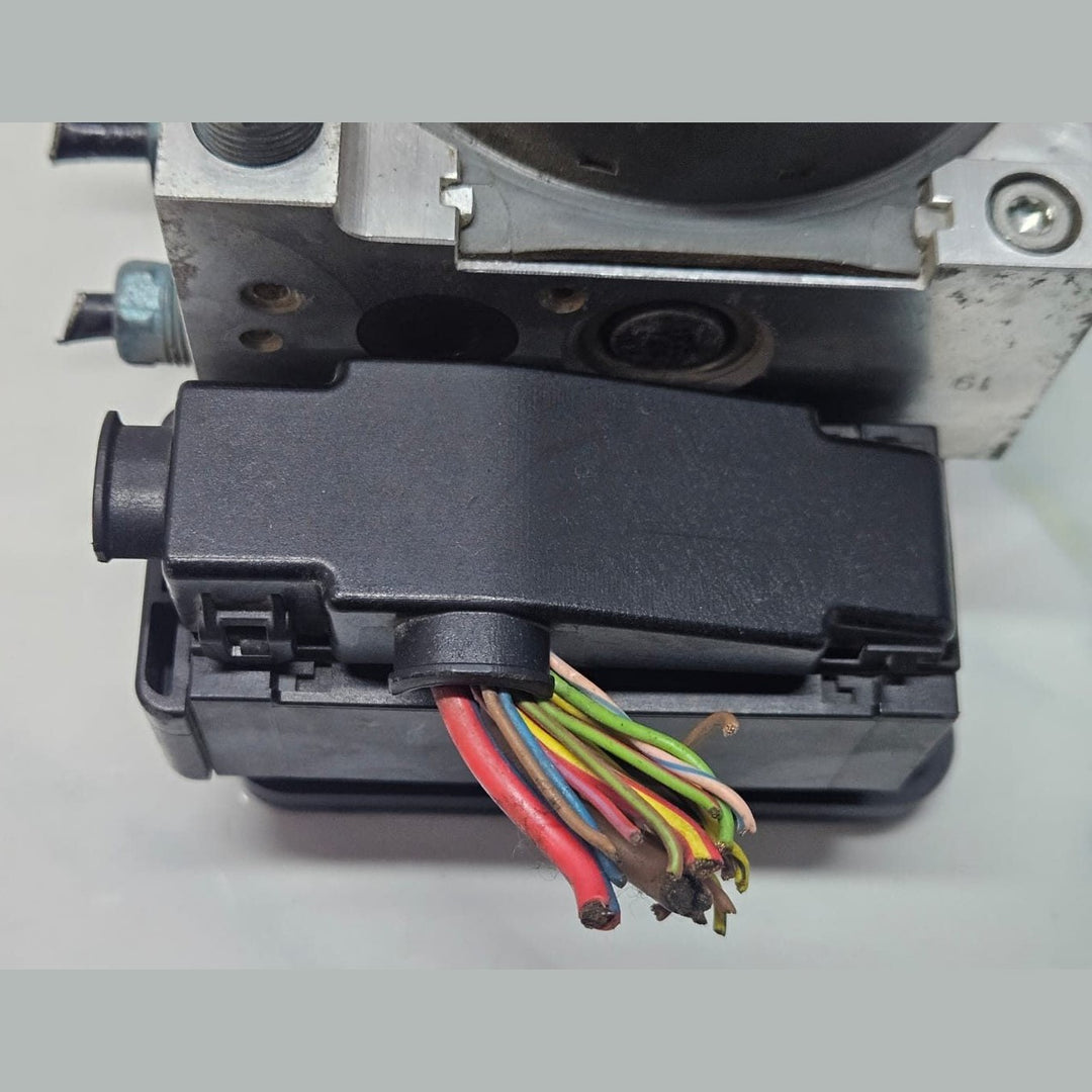 2014-2015 BMW 320i Anti Lock Brake Pump Module 6869726