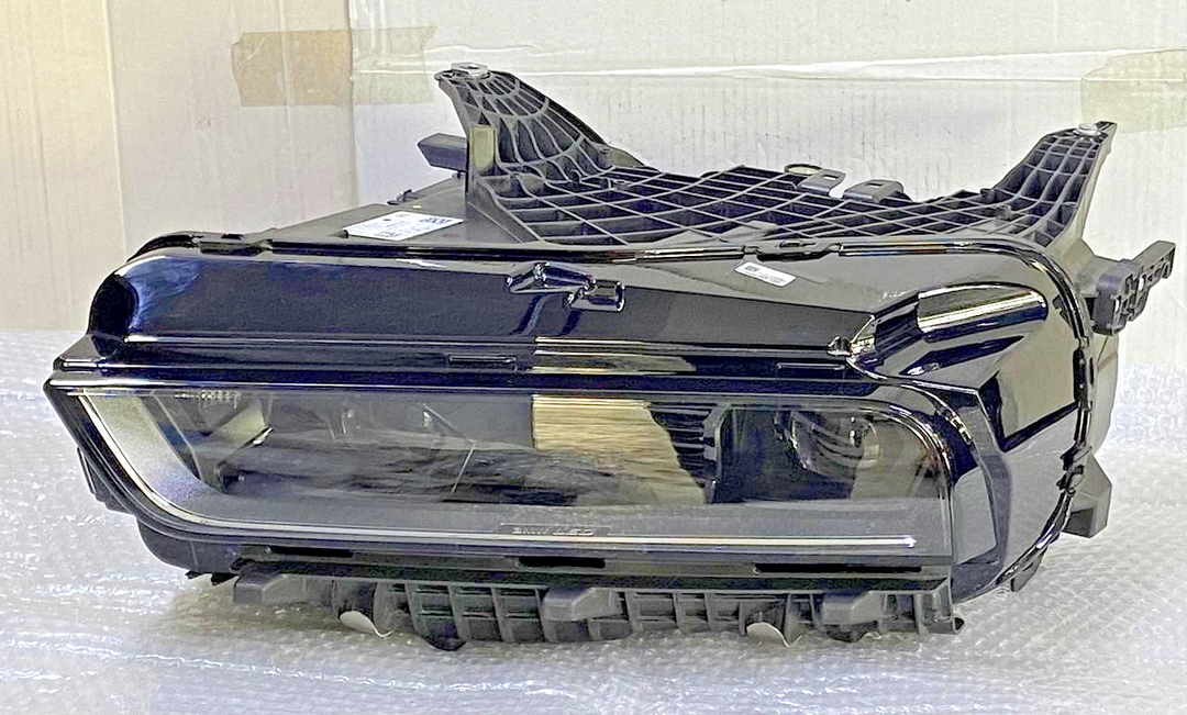 OEM BMW G70 7 SERIES Headlight LED Left Side Brand New ECE LHD 4A276F3 No module