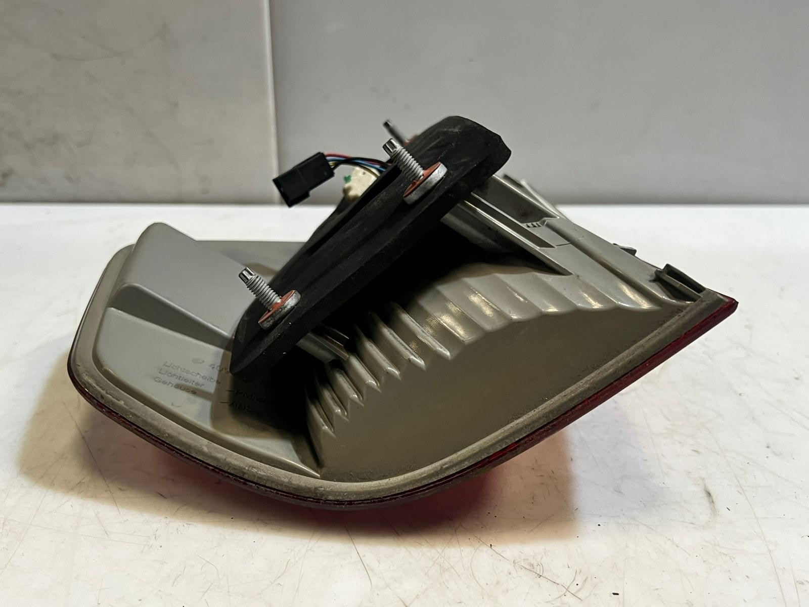 2006-2010 BMW X3 E83 RIGHT SIDE REAR Tail Light 7162210 OEM ECE
