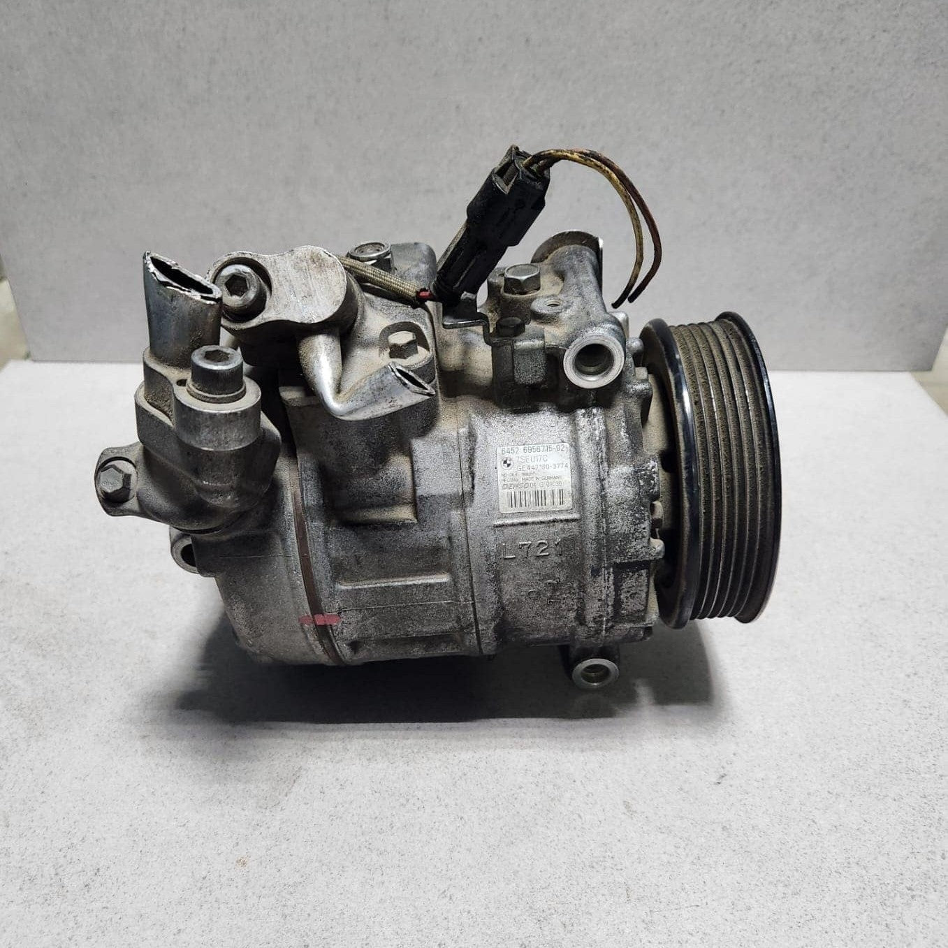 2006-2007 BMW 525i Air Conditioning Compressor 6956715 E60 E61 E63 E64 E65 E66
