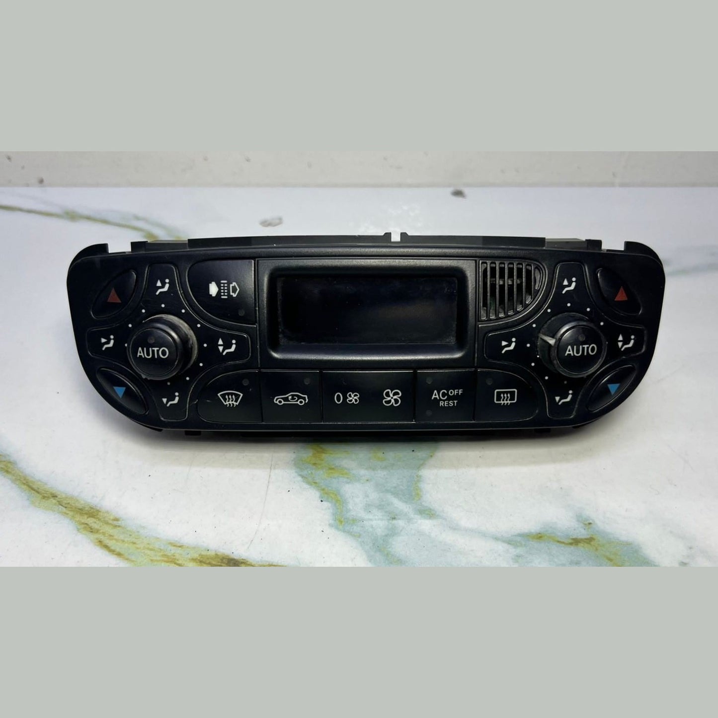 2001-2004 Mercedes C200 Air Conditioning Control Unit A2098300285 W203 C-Class a