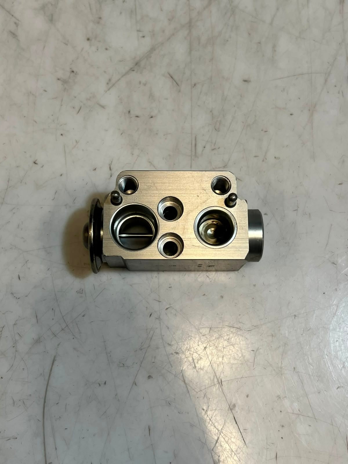 2008-2013 BMW 3 Series E90 E91 E92 F25 N47 M3 A/C Expansion Valve 9182512 OEM
