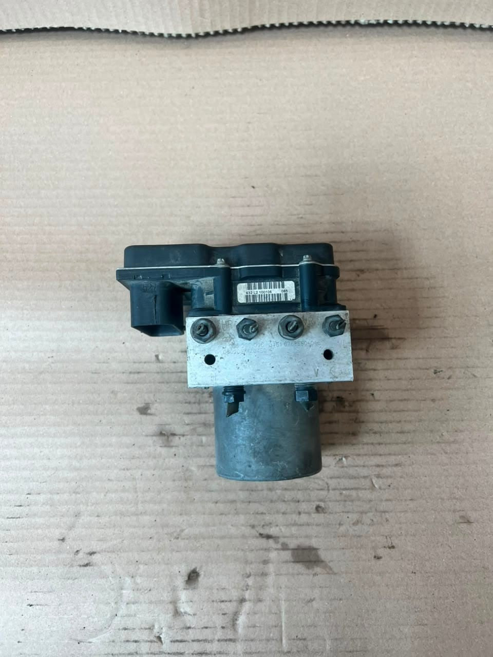 2006 BMW 5 Series E60 E61 650 ABS/DSC Hydraulic Pump Control Unit 6774852-01
