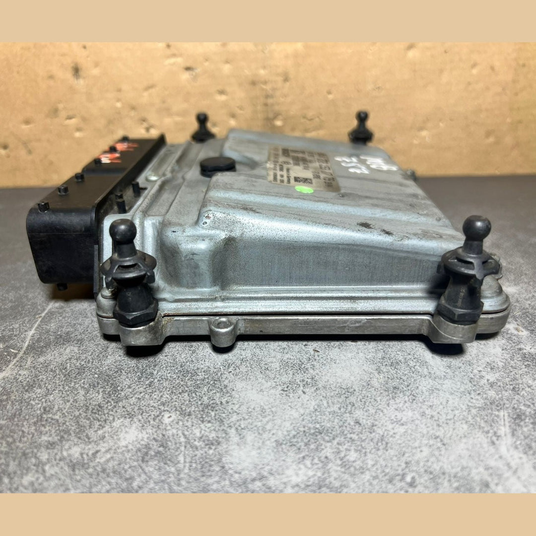 03-06 Mercedes W203 C-Class Engine Control Module Unit ECM ECU A272 1531779 OEM