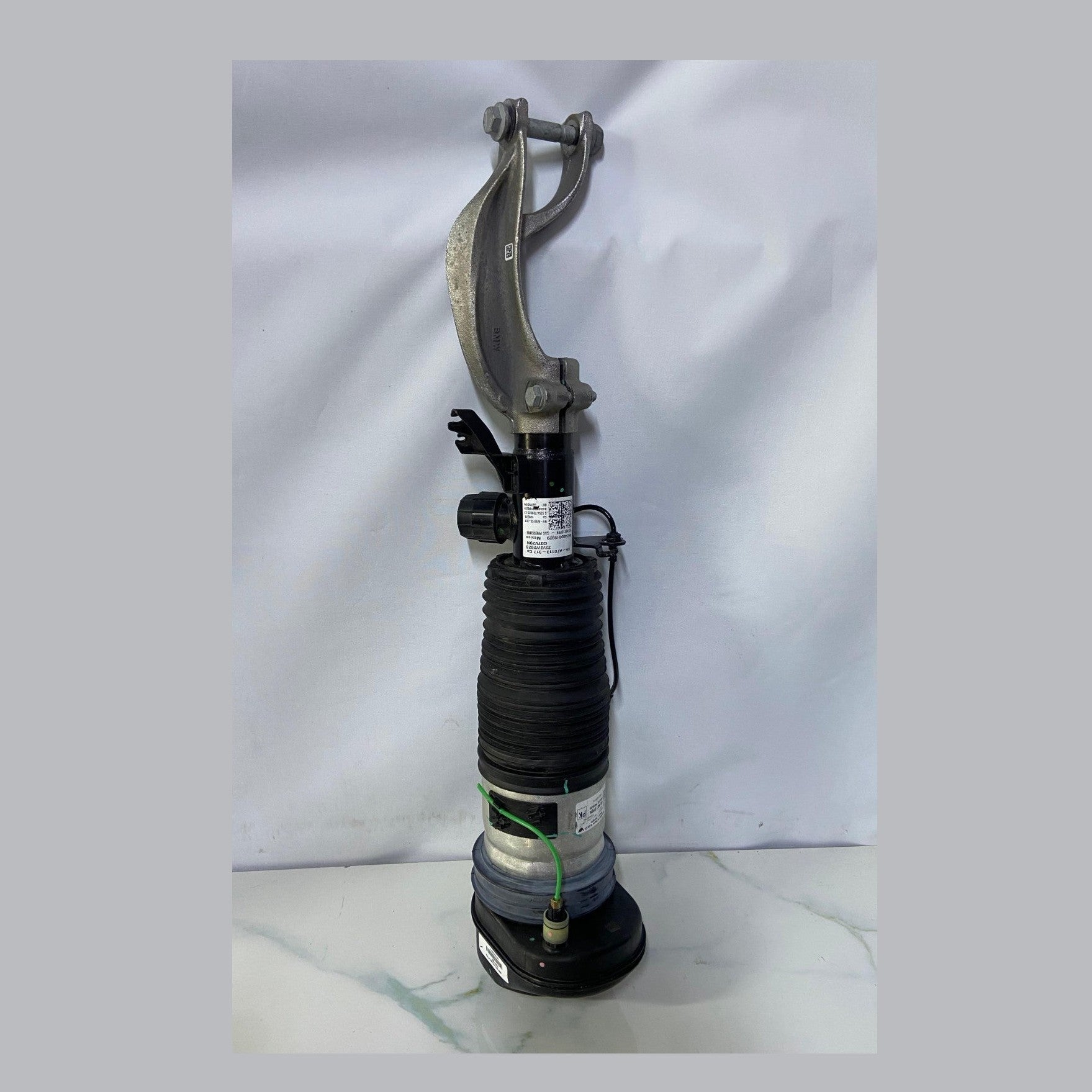 OEM BMW X7 G07 LCI Air shock absorber front left 7831561 ASSEMBLY 2020-2025