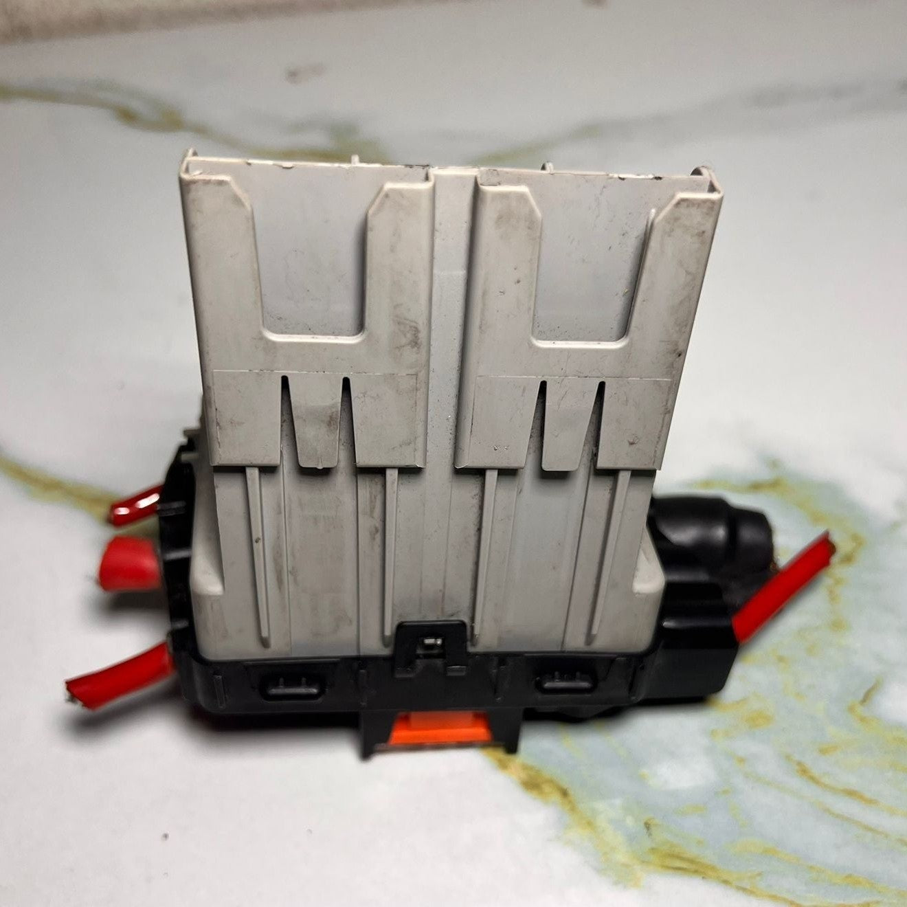 Mercedes-Benz W221 S-Class Fuse Box A 221 540 68 50 S600