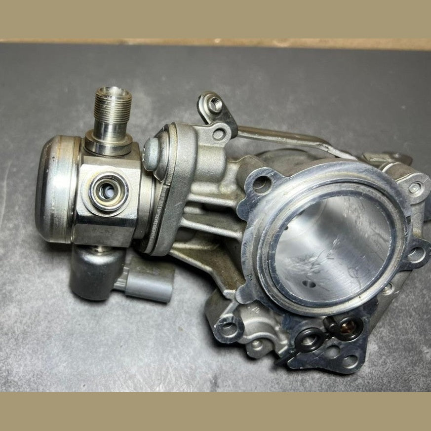 12-18 Mercedes W212 C300 M276 High Pressure Fuel Pump W/Housing A276 0700601 OEM