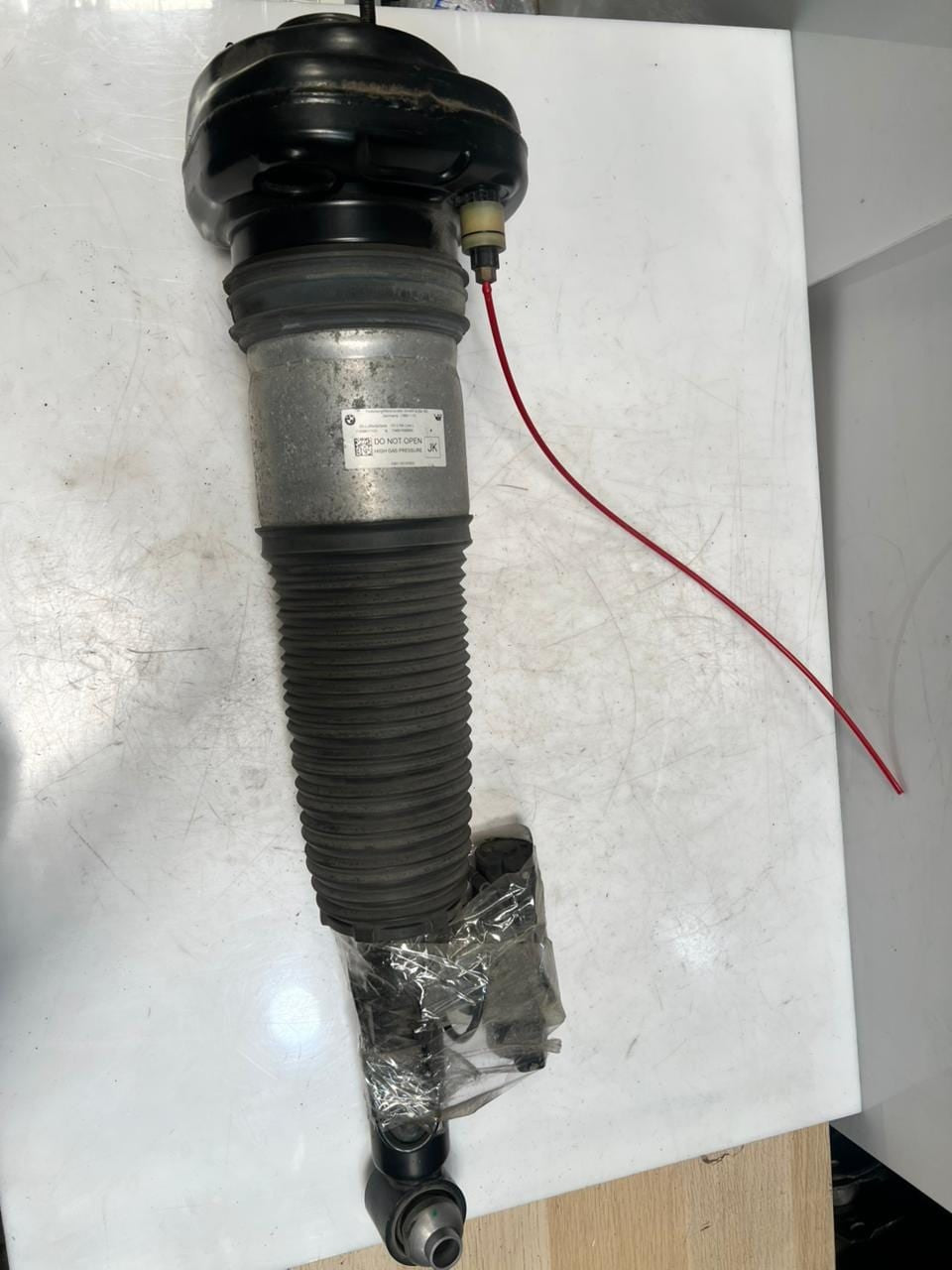2016-2020 BMW 750 7 Series G11 G12 B7 Air Suspension Strut Rear Left 6874593 OEM