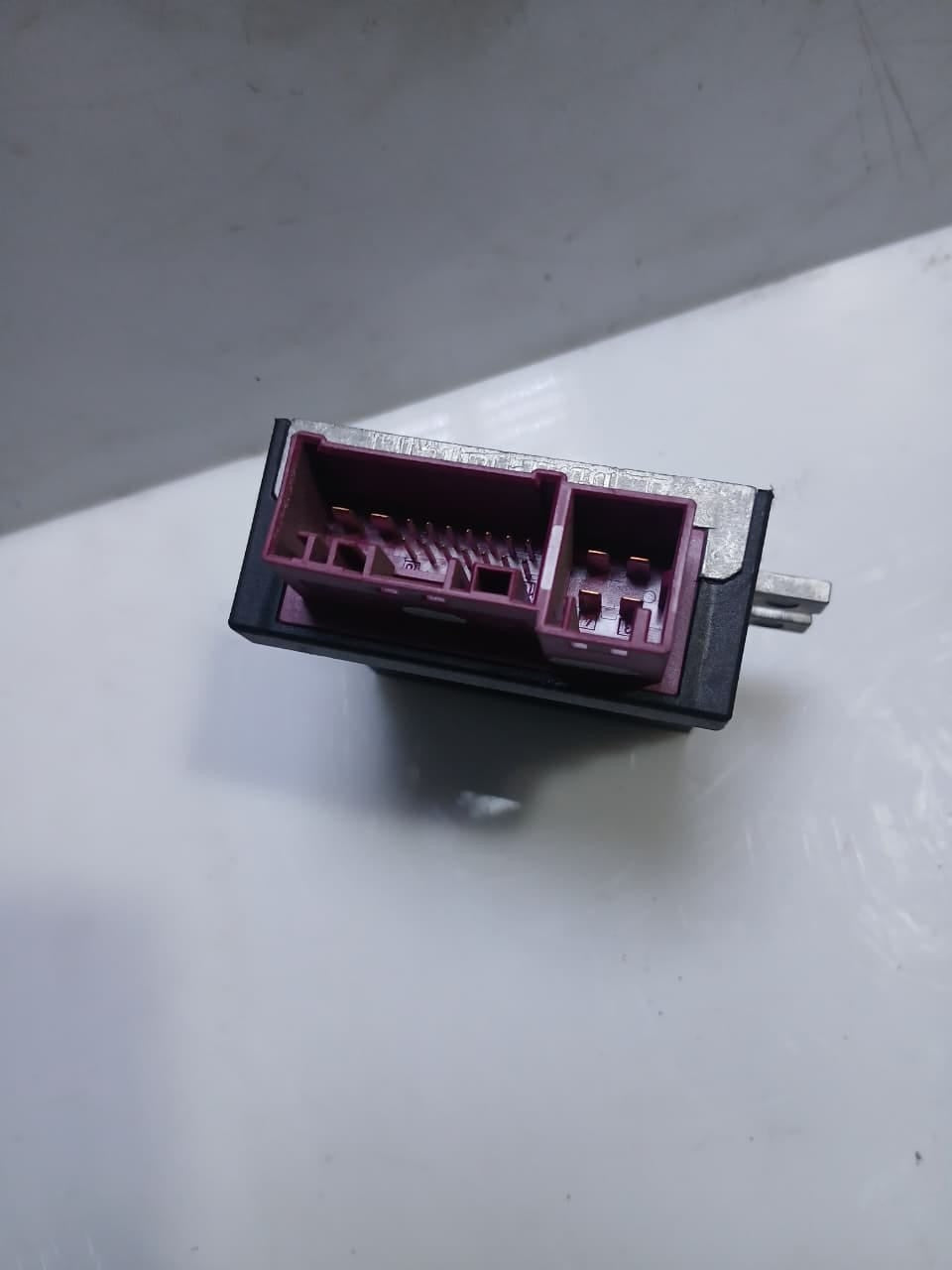 2011 BMW X5 E70 X6 E71 E90 E92 E60 Fuel Pump Control Module 7276046 OEM