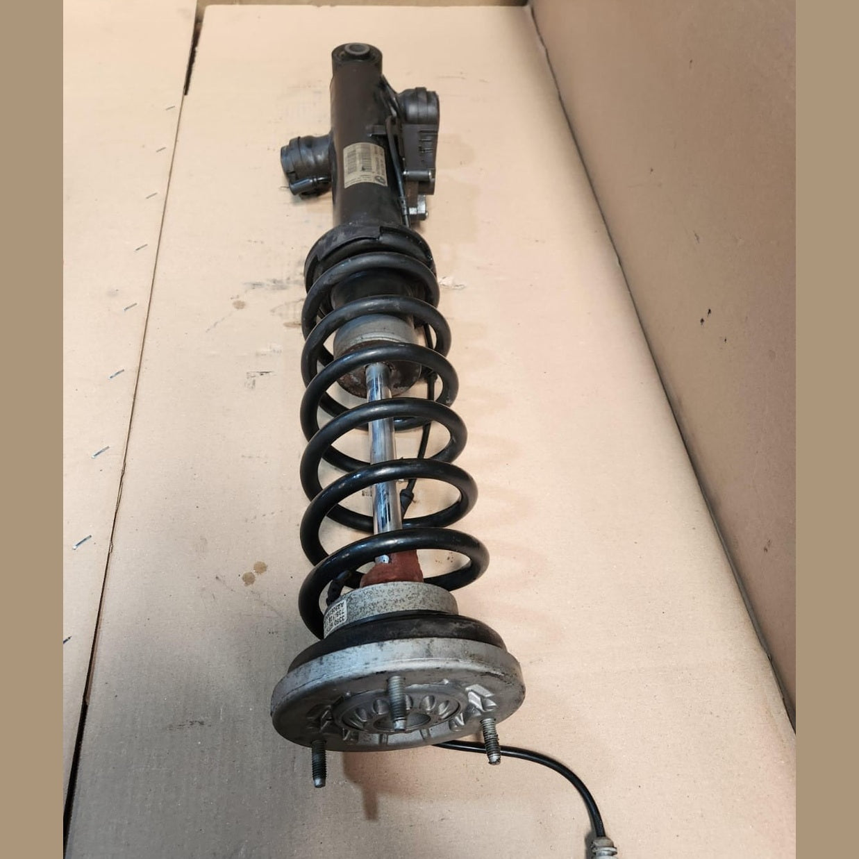 2009-2014 BMW 750i Rear Left Shock Absorber With Coil Spring 6791673 750i f02