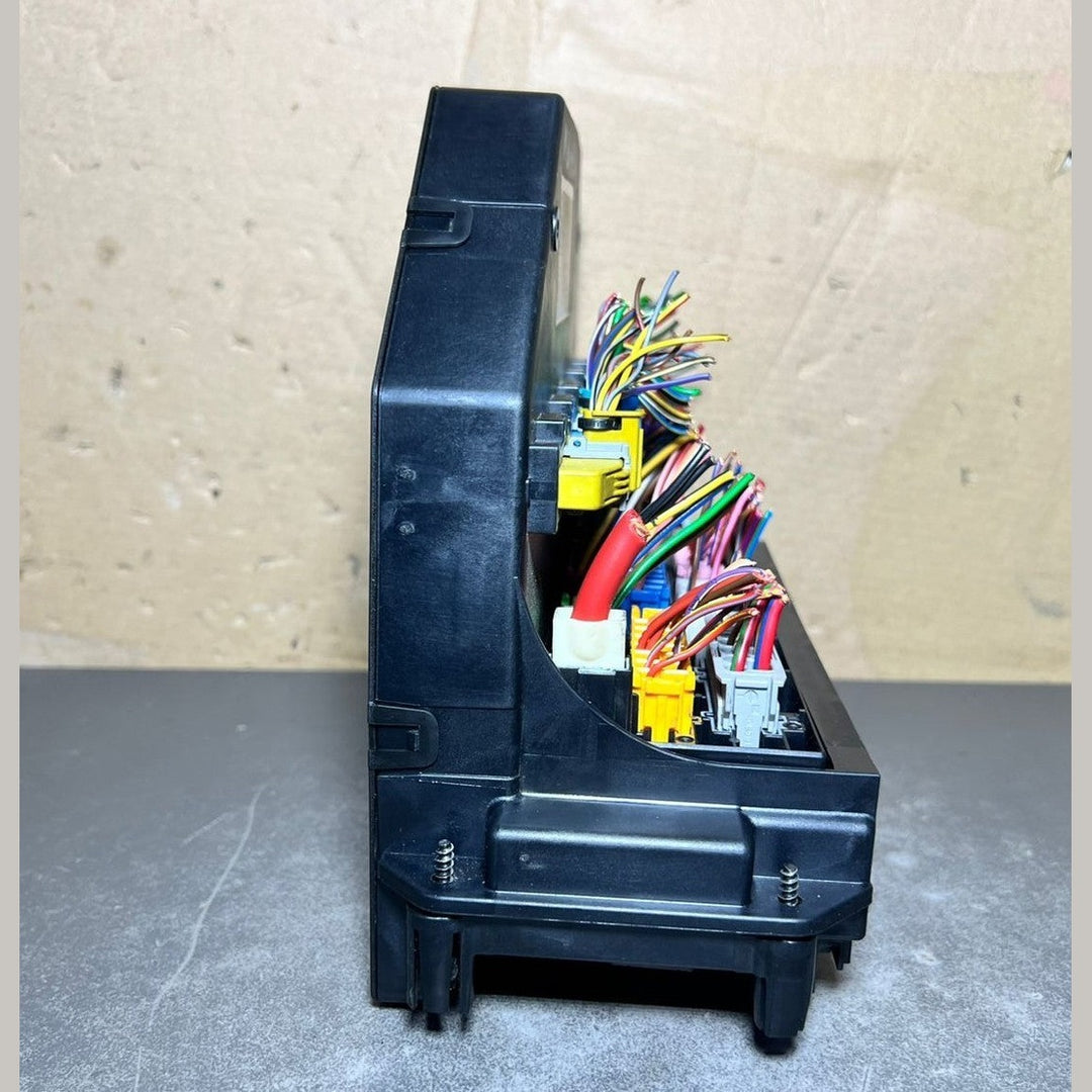 2010-2016 Mercedes W204 W212 C250 E350 Front SAM Module Fuse Box OEM A2129006012