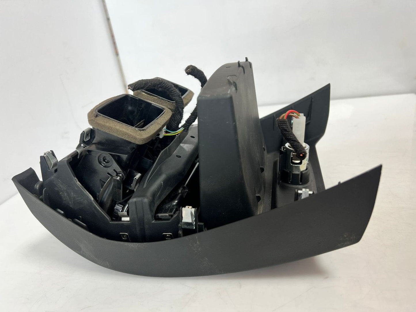 BMW F90 M5, G30, G31, G32 Rear Center Console Fresh Air Vent Grille 9357866 OEM 