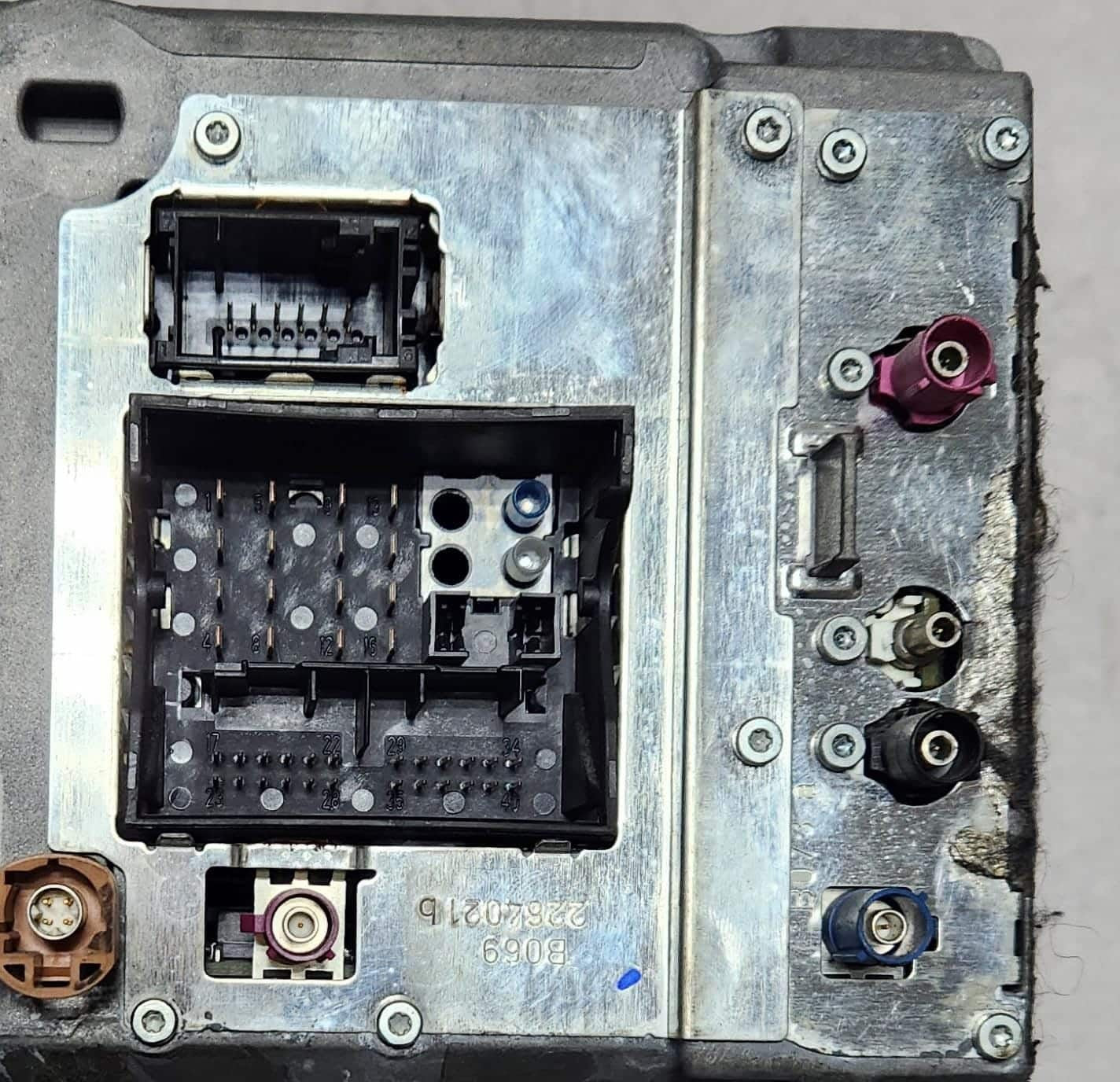 2011-2013 BMW 528i Radio Navigation Head Unit 9311040 5 Series F10 528i 535i 