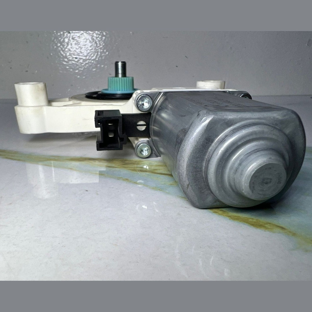 13-18 Mercedes-Benz W246 CLA Window Motor Front Right Side A000 9061607 OEM