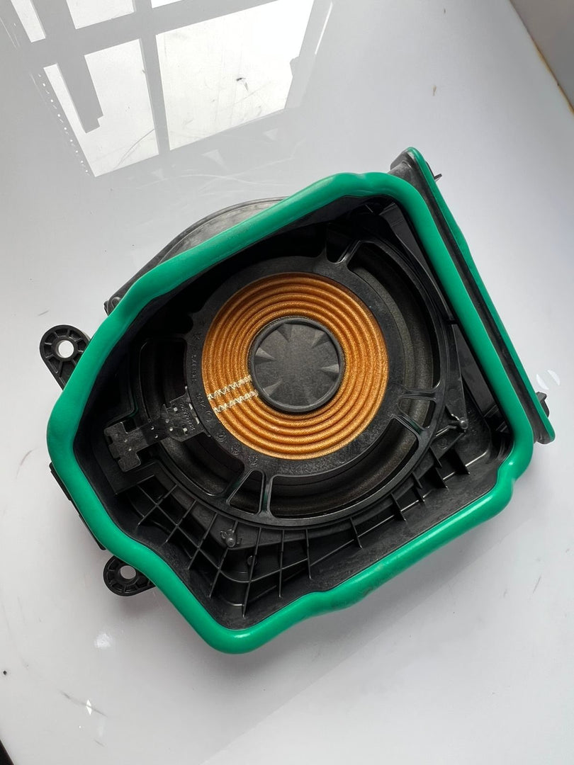BMW 8 G16 GRAN COUPE 840i 3.0 24V 340HP LEFT SUBWOOFER 2622471 8948012401B