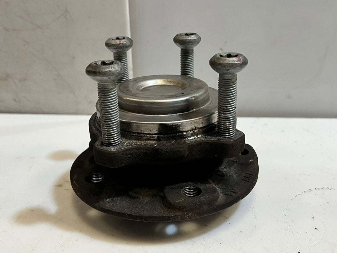 2011-2018 BMW 5' 6' M6 M5 F06 F12 F13 F10 Wheel Hub With Bearing 2284375 OEM