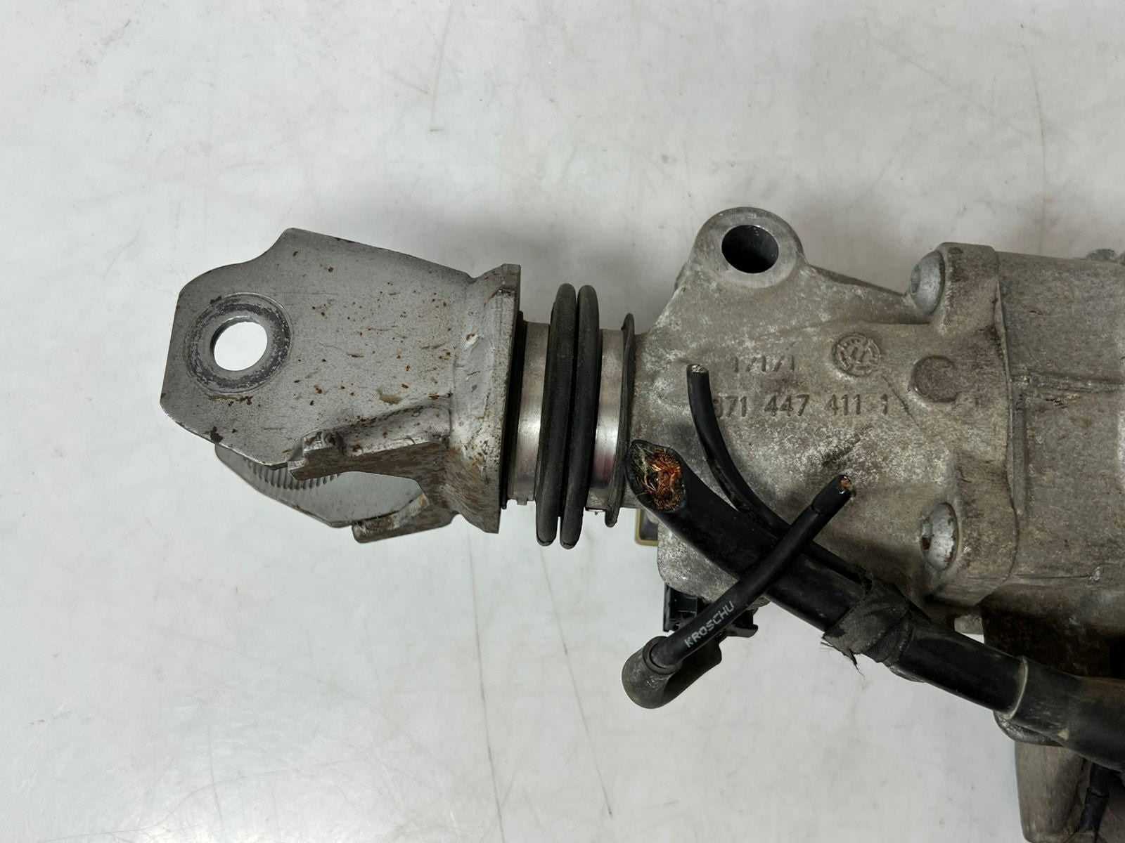 2009-2011 BMW 5' 7' SERIES F11 F01 528i Rear Axle Steering Gear 9327670