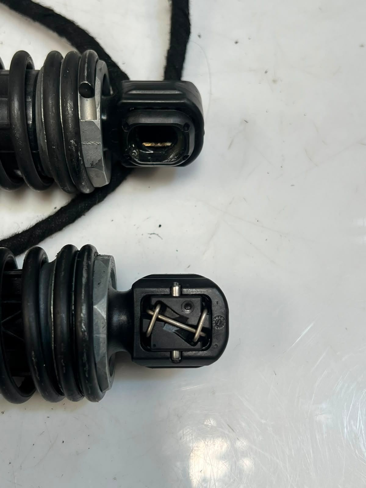 2009 BMW 7 Series F01 F02 F03 F04 750i TAILGATE Trunk Strut Damper 7185713 OEM