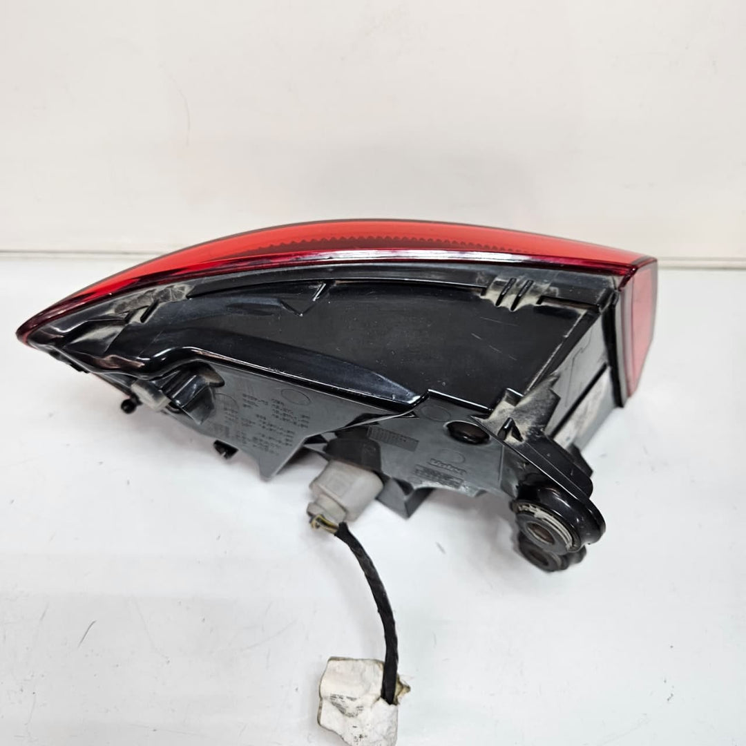 90053943-2011-2018 Audi A6 S6 C7 4G sedan Models Taillight Right Side OEM