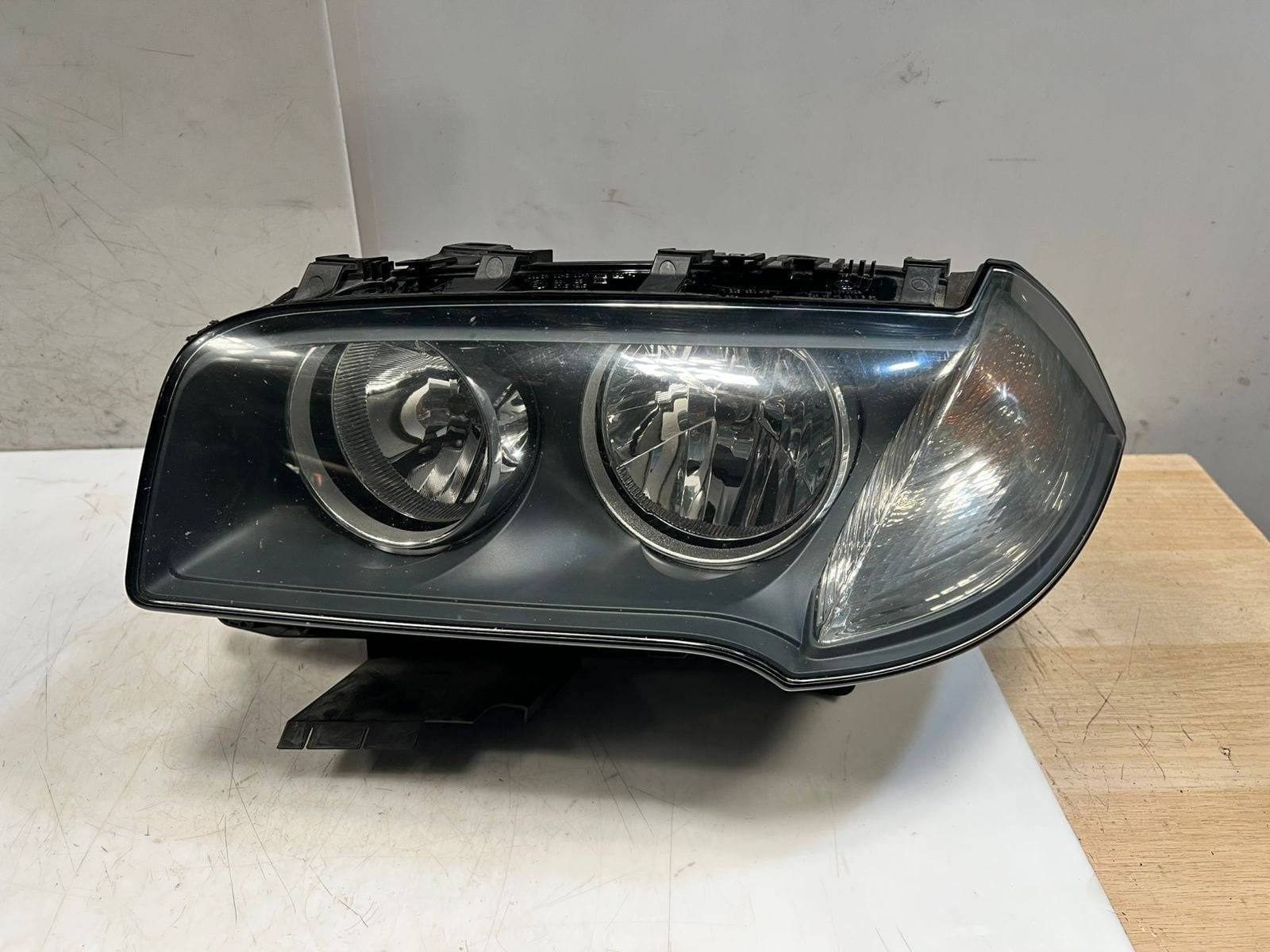 2008-2009 BMW X3 E83 Front Headlight Right & Left halogen 7162196