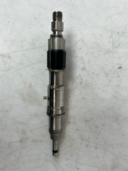 BMW 3, 5, 6, and 7-Series Direct Fuel Injector 7565138 - 02 OEM