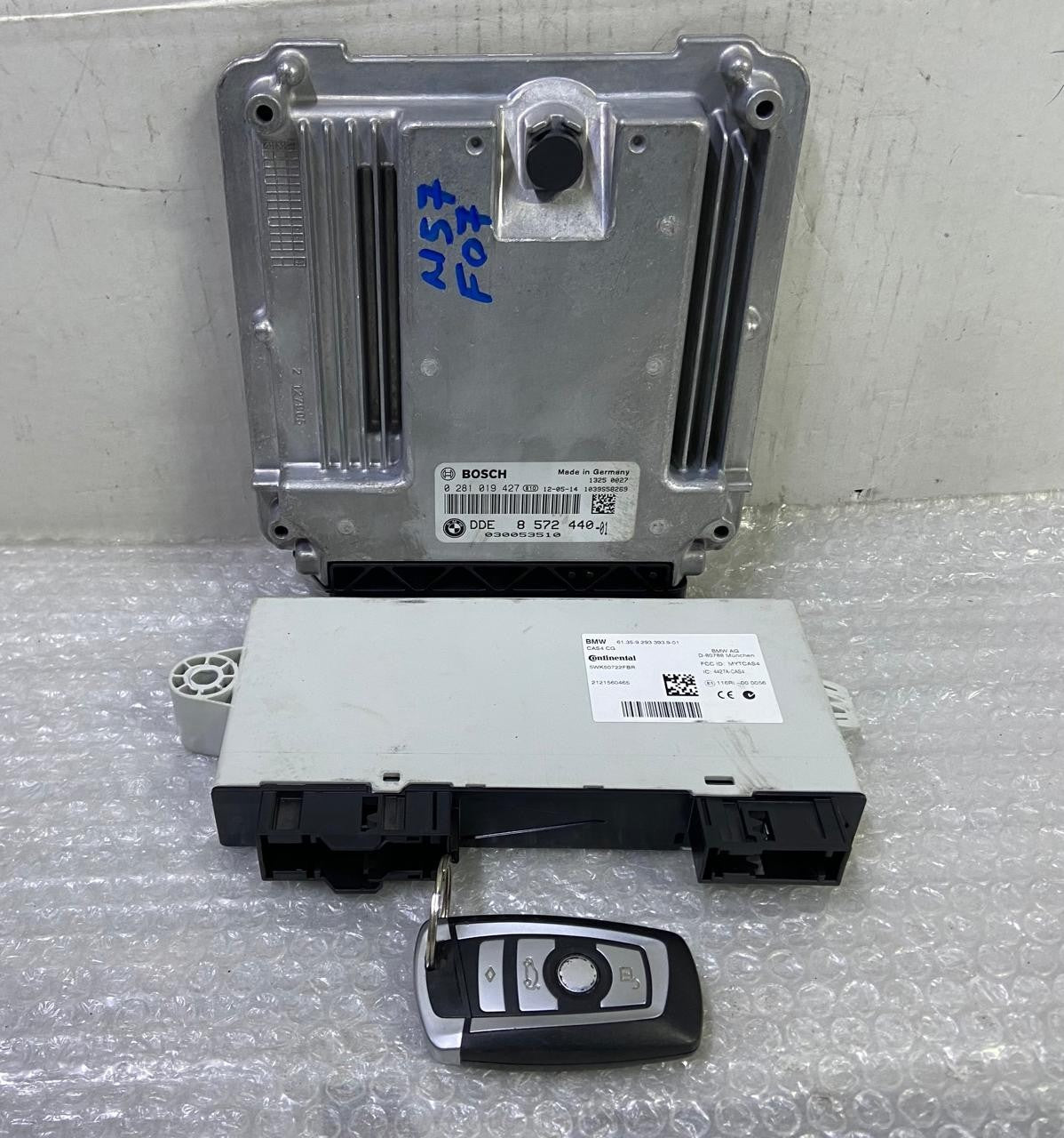 OEM BMW F07 N57N Engine Control Unit Module ECU DDE SET 8572440 BOSCH
