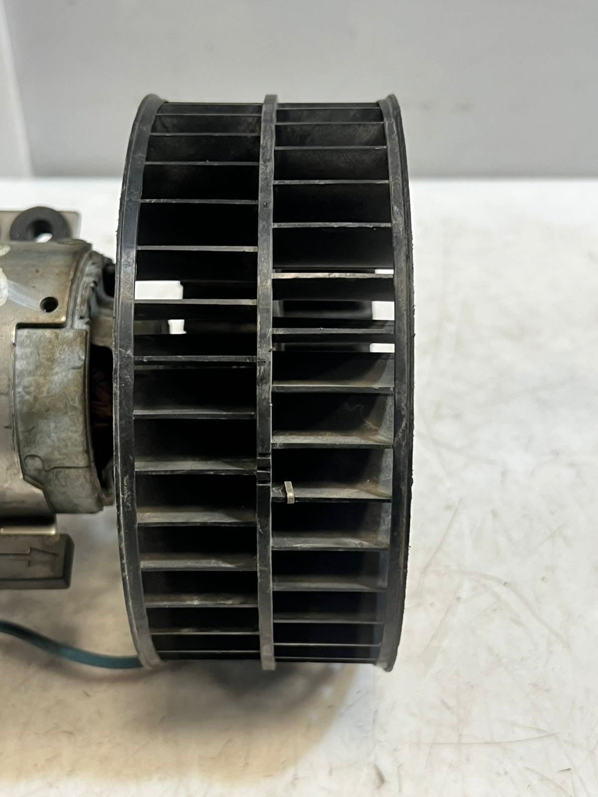 BMW 725 728 730 735 750 740 Hvac Blower Motor Assembly Front 8391809 OEM