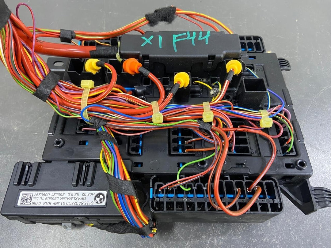 OEM BMW F48 i8 F40 F44 Front Power Distribution Fuse Relay Junction Box 9270355