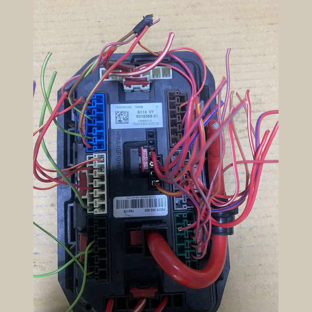 BMW Front Power Distribution Fuse Box 9316568  F15 X5 and F16 X6 35iX MODLES 