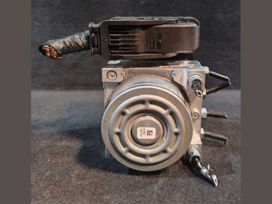 BMW F45 216D 2015 DSC ABS BRAKE PUMP CONTROL MODULE UNIT - 6878051