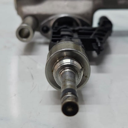 BMW Petrol Engine B46 B48 Fuel Injector Petrol High Pressure Rail 8656548 OEM 