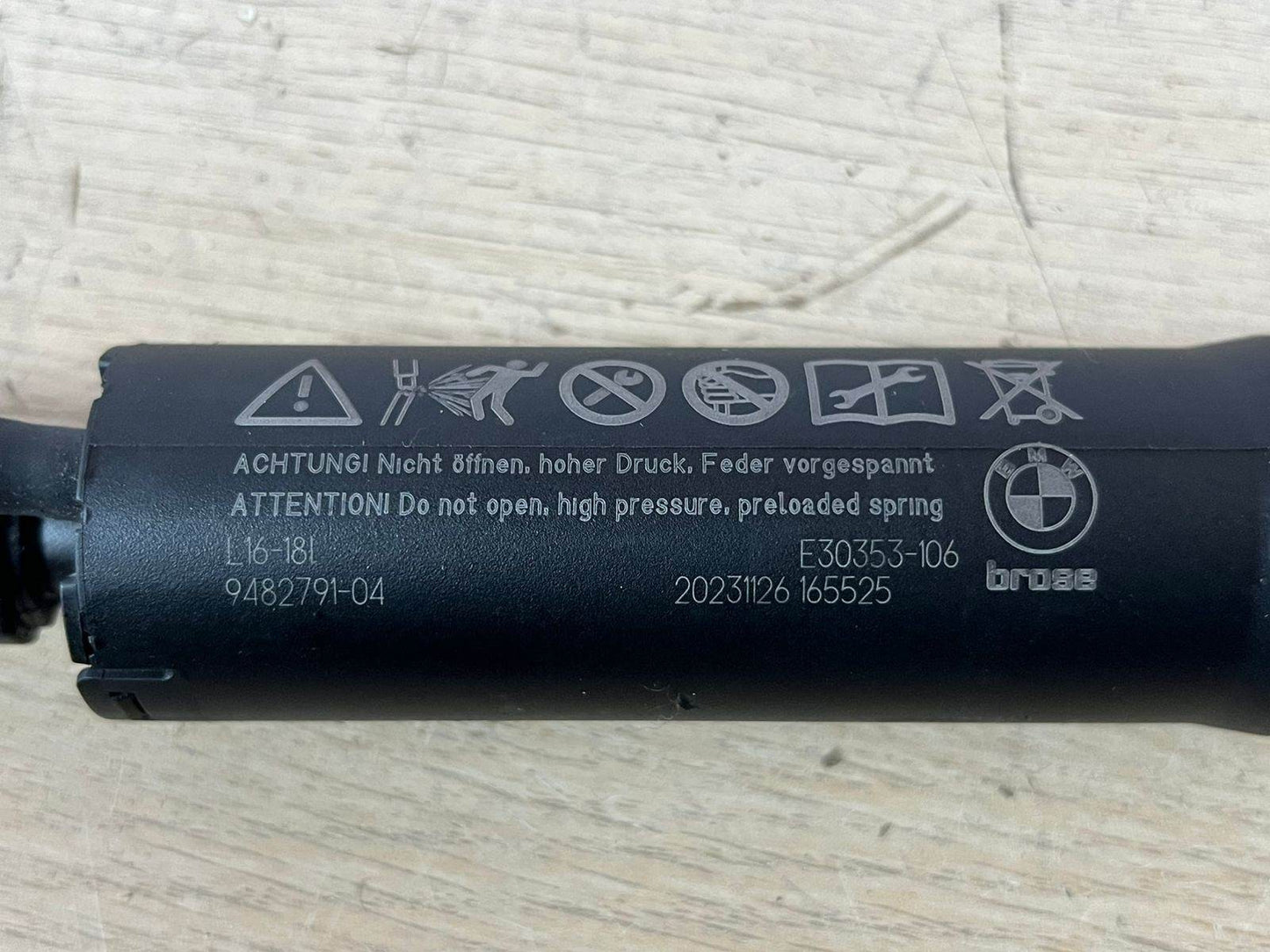 2018-2023 BMW 530e xDrive Tailgate Gas Strut 9482791 5 Series G31 Right SIDE