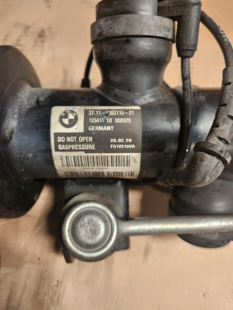BMW Front Shock Absorber 6863116 5 Series F07 GT and 7 Series F01 Front Right 