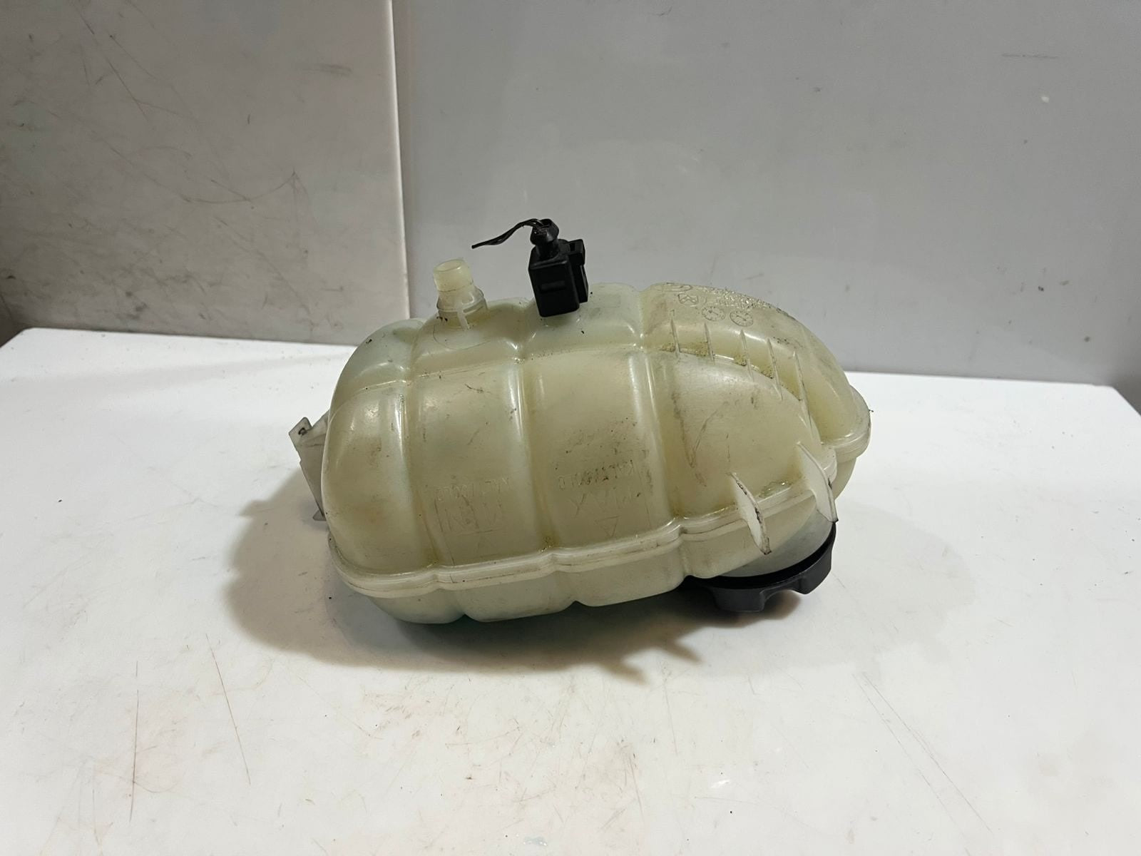 BMW 1 2 3 4 SERIES F20 F21 F30 F32 F36 RADIATOR Coolant Expansion Tank 7609468
